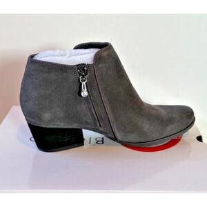 NEW Blondo Villa Womens Waterproof Bootie Dark Grey Suede Size 8.5M